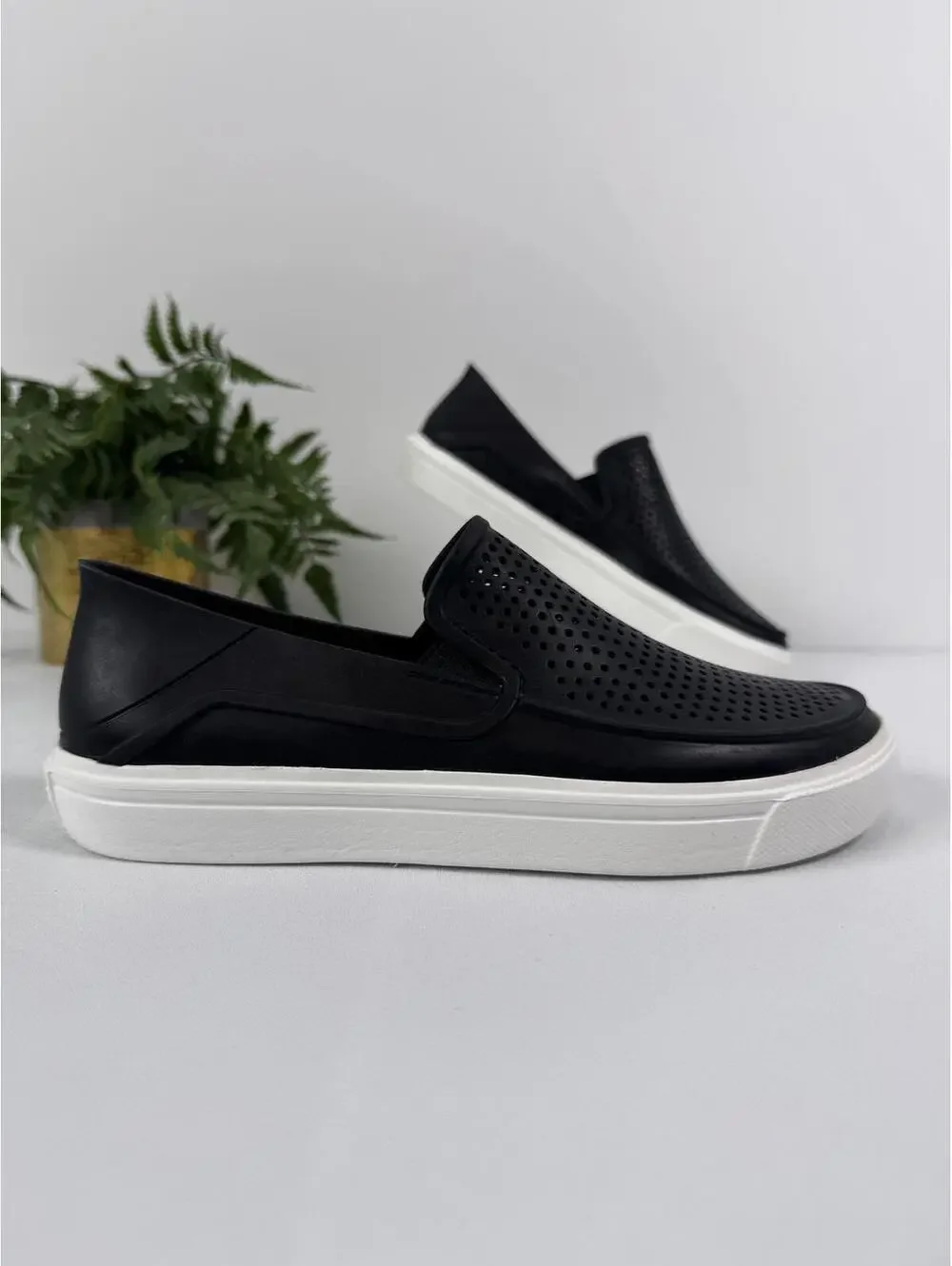 Crocs CitiLane Roka Slip On Loafers Perforated Comfort Women’s Size 7.5 Black